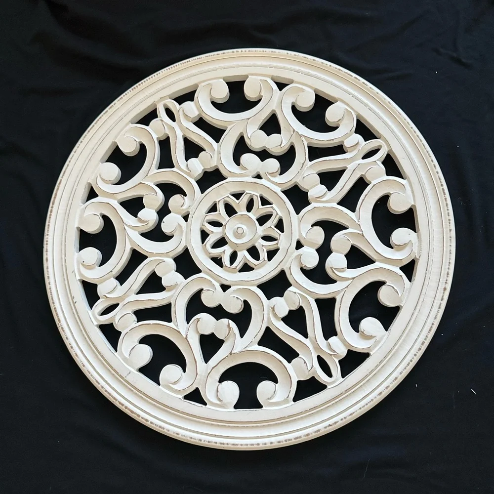 White Ornate Wall Decor 2 feet wide - Picture 15 of 16